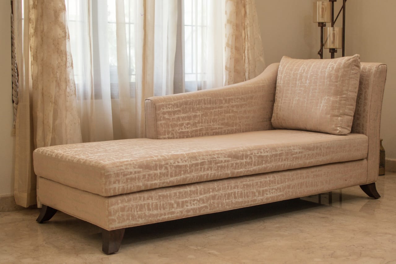 SOFAS/CHAIRS/POOFFIES